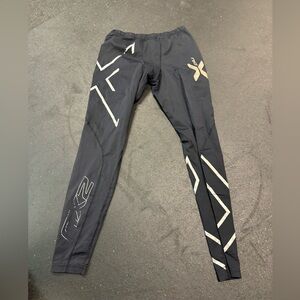 2XU compression pants size M
